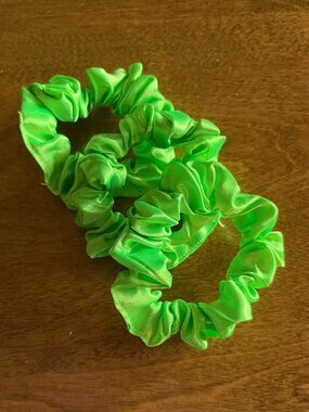 Lime green scrunchies NWOT *Free in bundle*